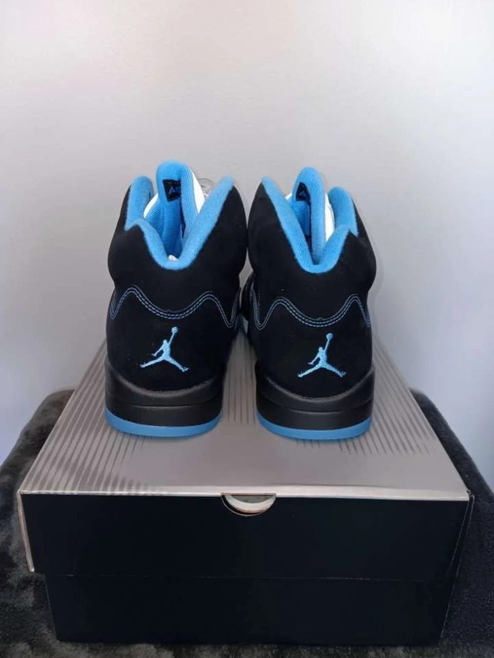 Air Jordan 5 Retro Black UNC Basketball Sneakers Men's Size 11 DS